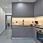 Luxury 1 *